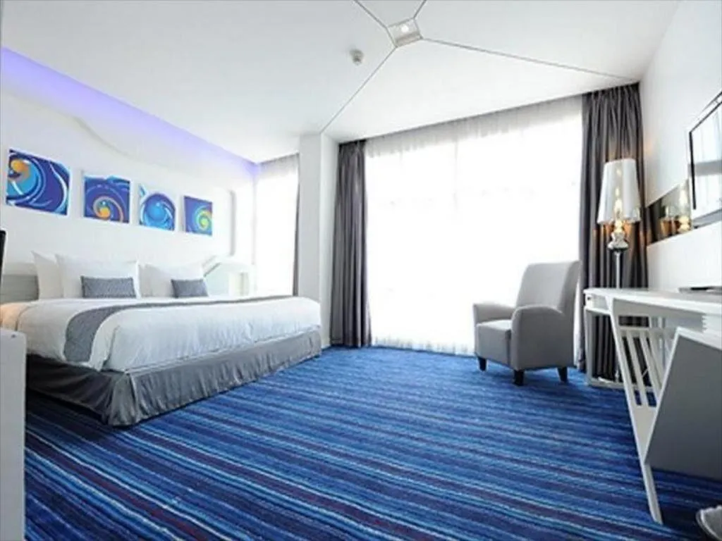 Bed in Glacier Hotel Khon Kaen