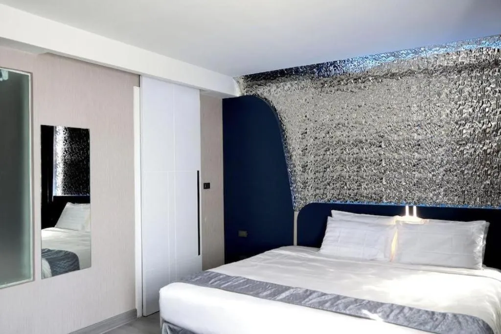 Bed in Glacier Hotel Khon Kaen