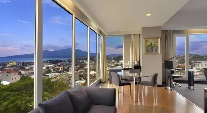 Sintesa Peninsula Hotel