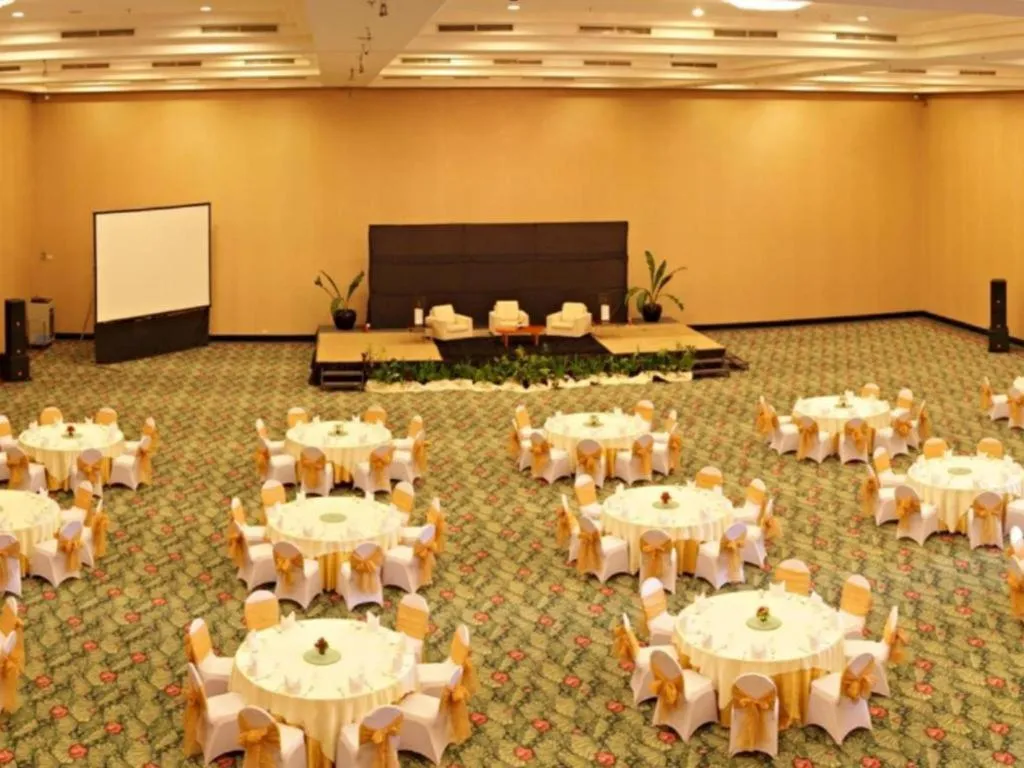 Sintesa Peninsula Hotel