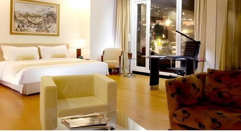 Bed in Sintesa Peninsula Hotel