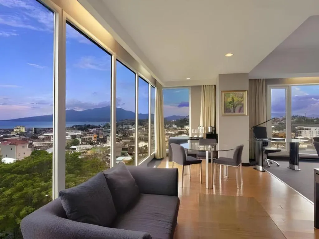 Sintesa Peninsula Hotel