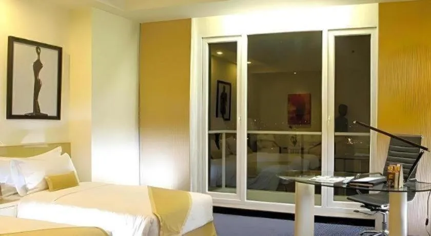 Sintesa Peninsula Hotel