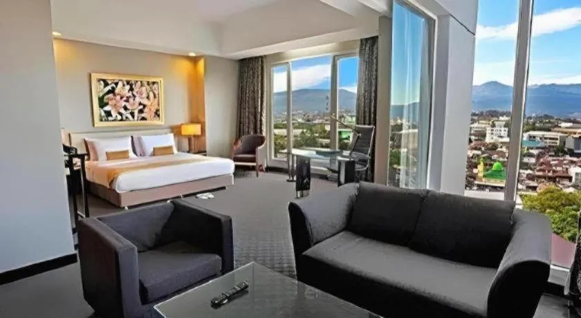 Bed in Sintesa Peninsula Hotel