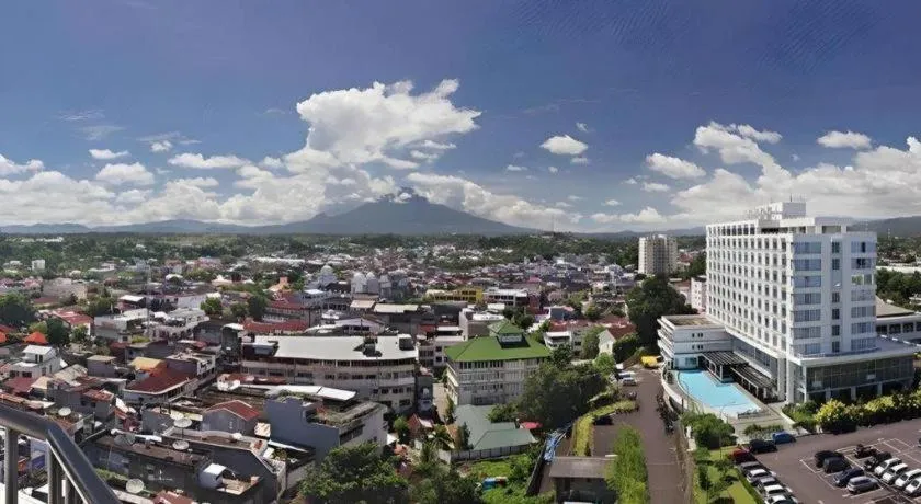 Sintesa Peninsula Hotel