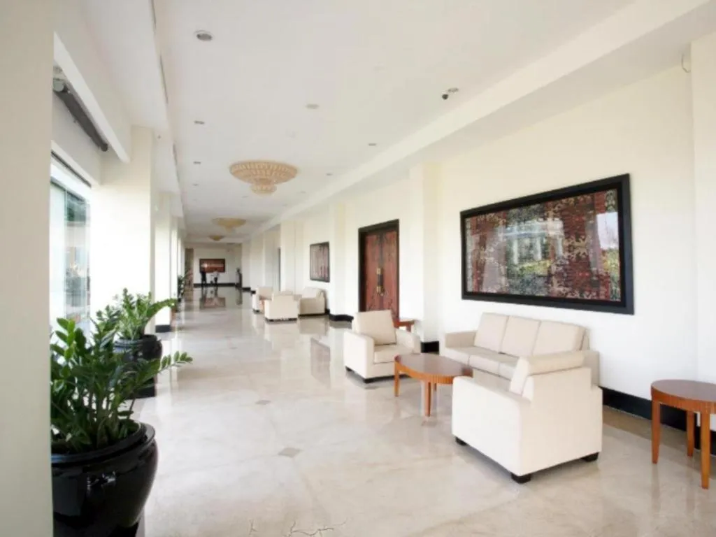 Sintesa Peninsula Hotel