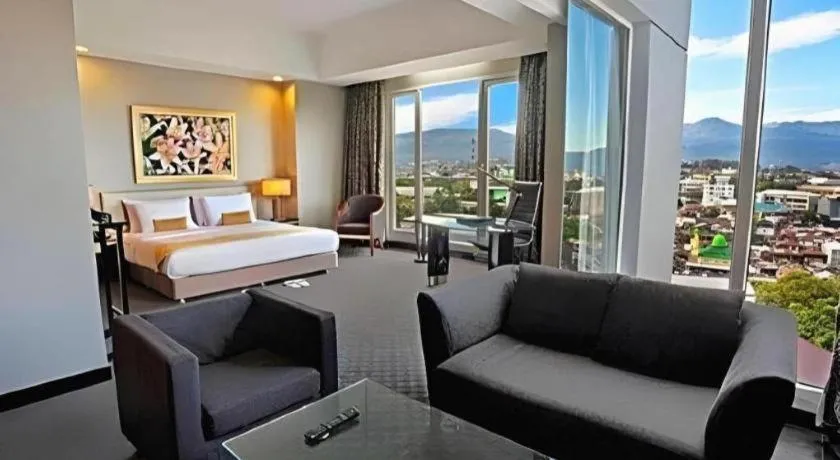 Bed in Sintesa Peninsula Hotel