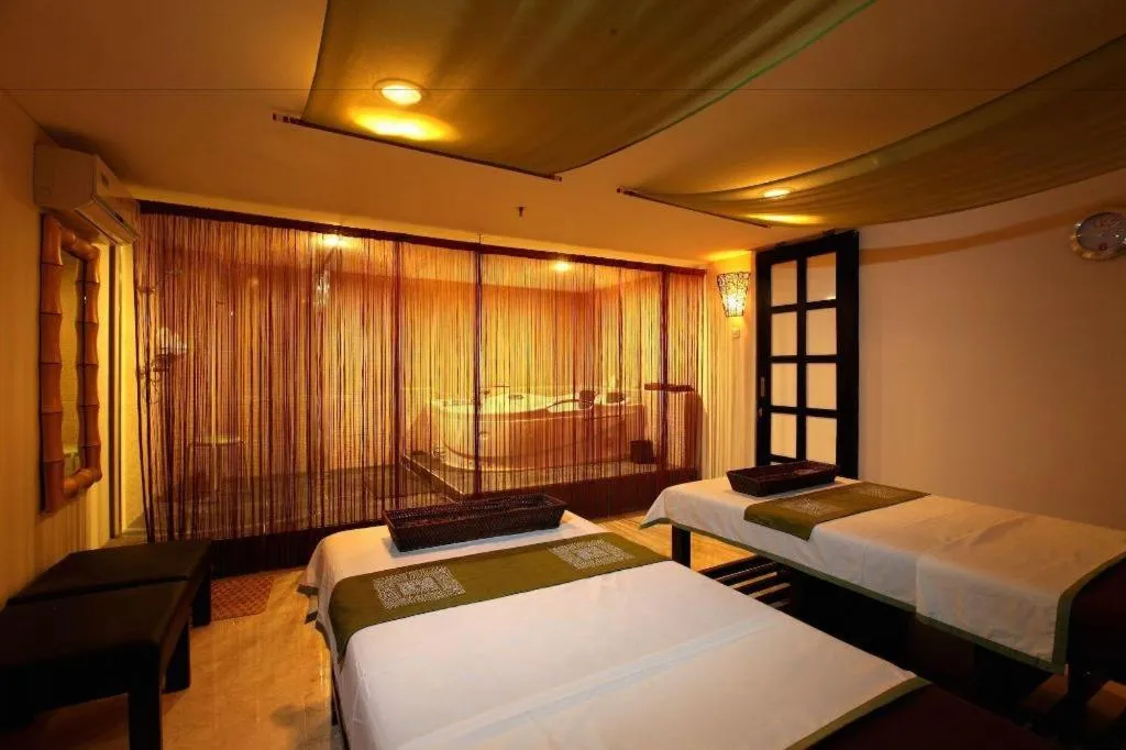 Bed in Sintesa Peninsula Hotel