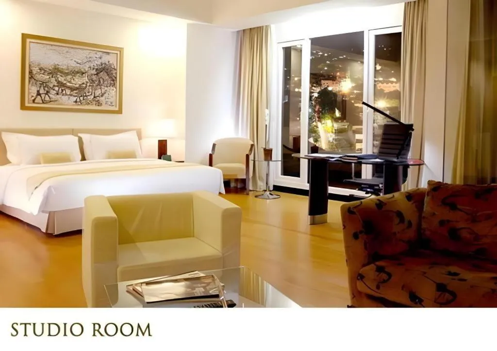 Bed in Sintesa Peninsula Hotel