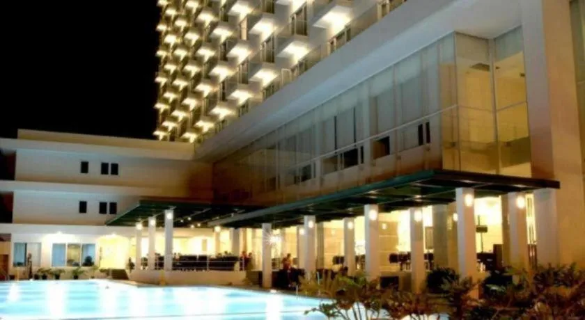 Sintesa Peninsula Hotel