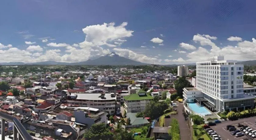 Sintesa Peninsula Hotel