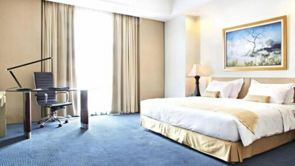 Bed in Sintesa Peninsula Hotel