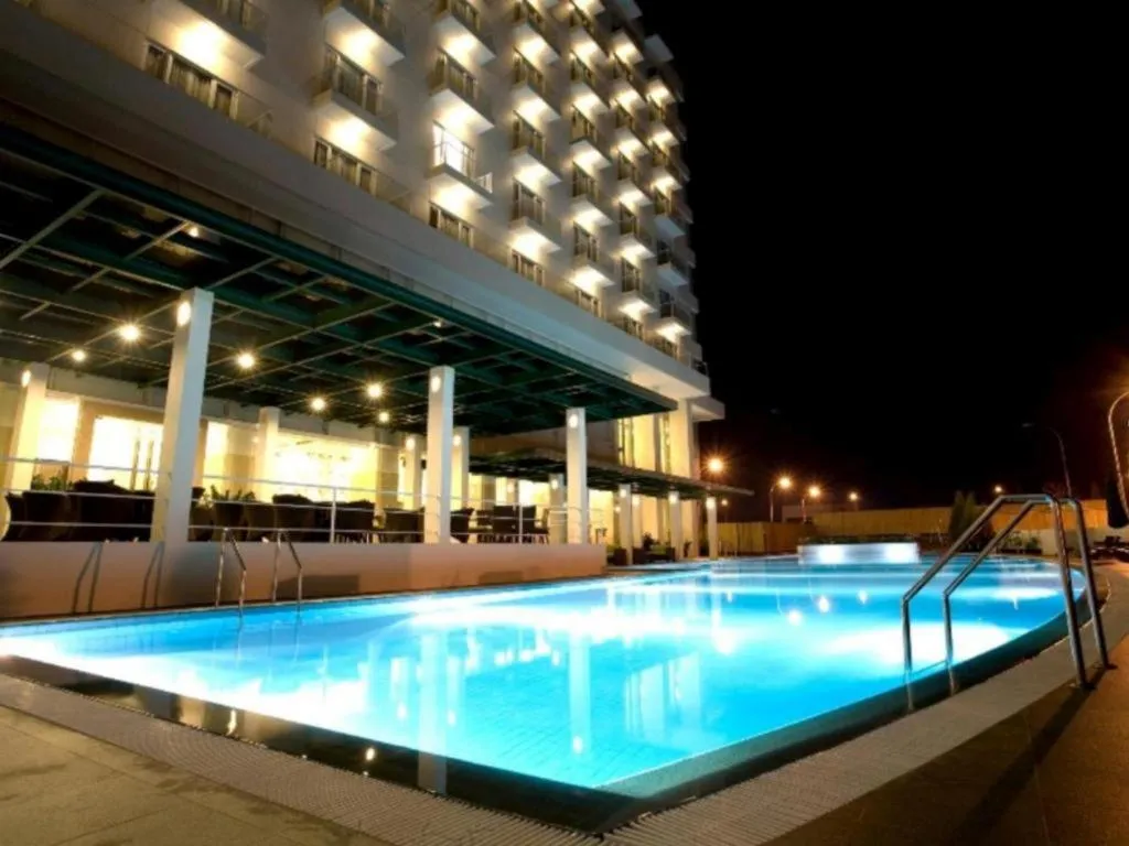 Sintesa Peninsula Hotel
