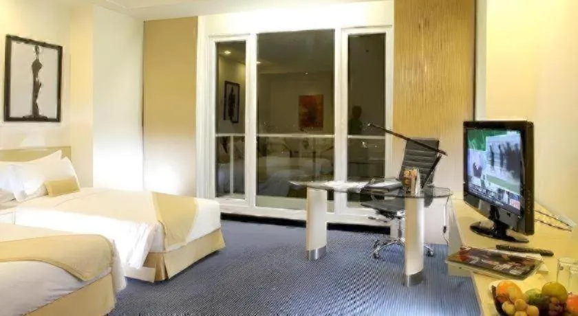 Sintesa Peninsula Hotel