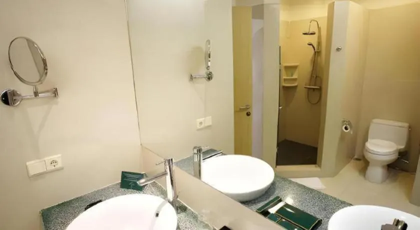 Sintesa Peninsula Hotel