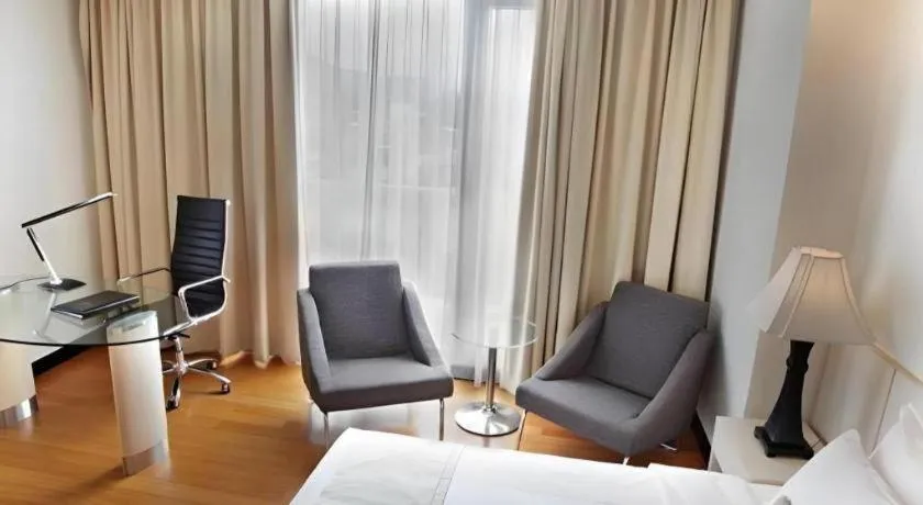 Sintesa Peninsula Hotel