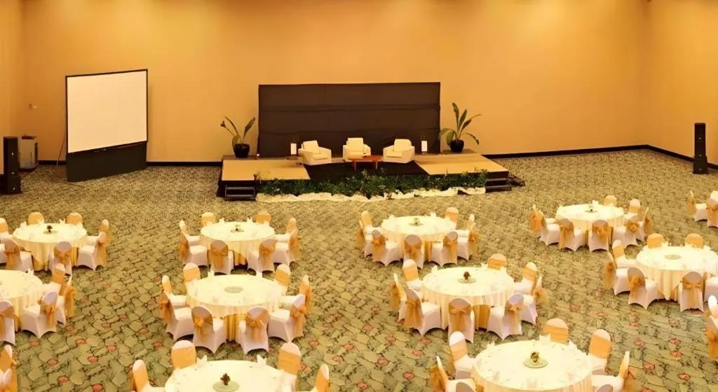 Sintesa Peninsula Hotel