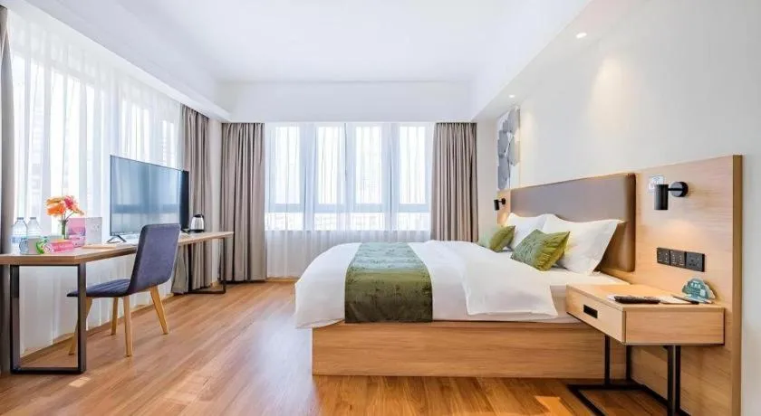 Bed in GreenTree Inn Shanghai Jingan Railway Station Xinzha Road Business Hotel