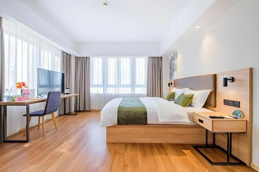 Bed in GreenTree Inn Shanghai Jingan Railway Station Xinzha Road Business Hotel