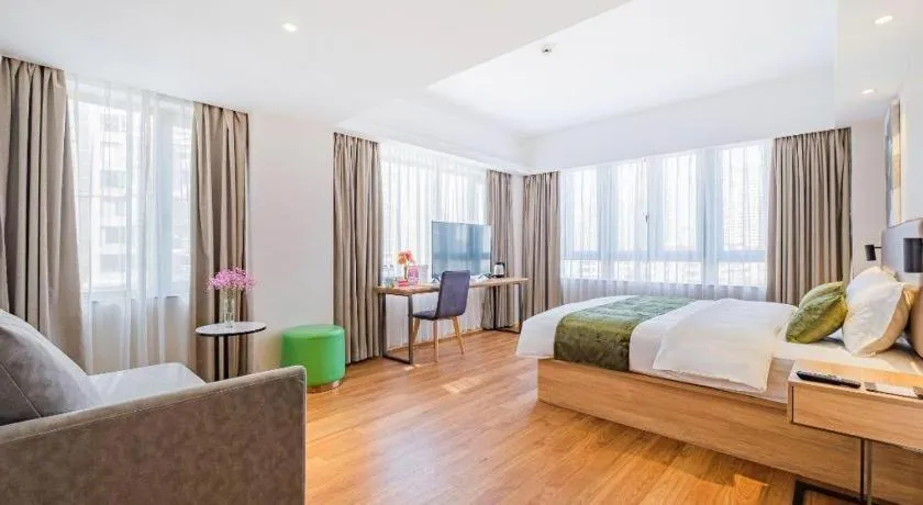 Bed in GreenTree Inn Shanghai Jingan Railway Station Xinzha Road Business Hotel