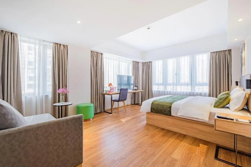 Bed in GreenTree Inn Shanghai Jingan Railway Station Xinzha Road Business Hotel