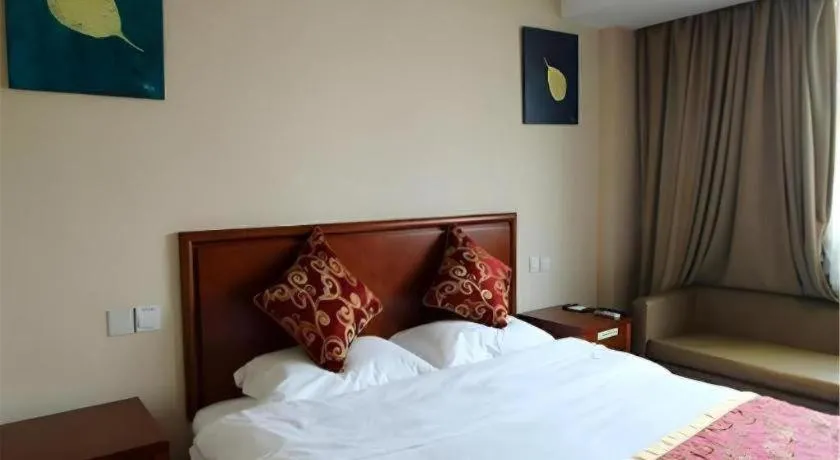 Bed in GreenTree Inn Shanghai Jingan Railway Station Xinzha Road Business Hotel