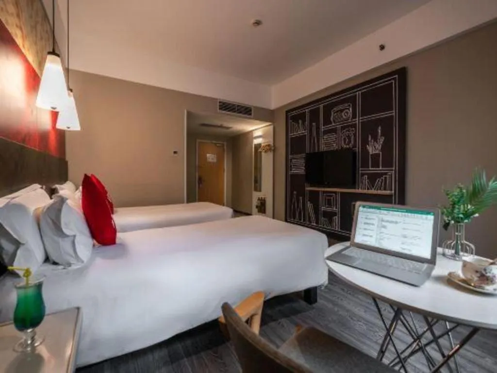 Bed in Ibis Xiamen Railway Station Hotel