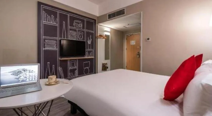 Bed in Ibis Xiamen Railway Station Hotel