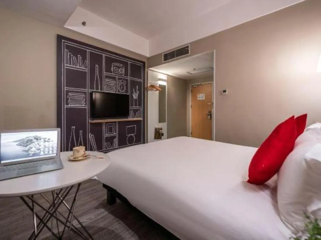Bed in Ibis Xiamen Railway Station Hotel