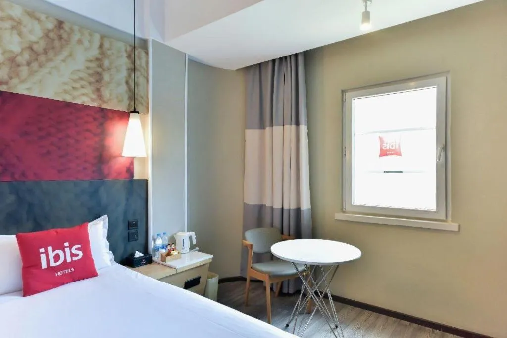 Bed in Ibis Xiamen Railway Station Hotel