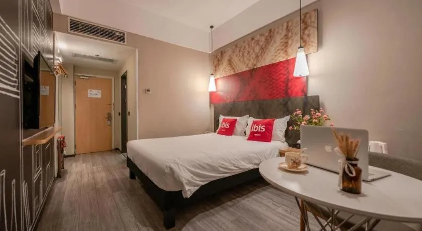 Bed in Ibis Xiamen Railway Station Hotel