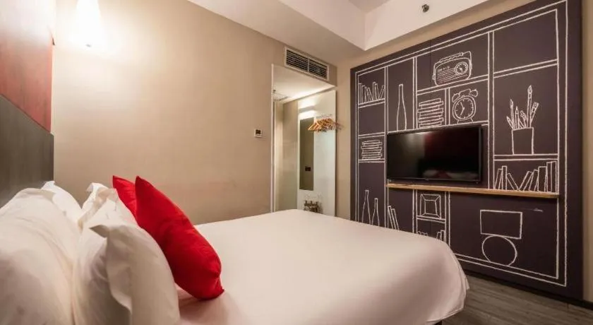 Bed in Ibis Xiamen Railway Station Hotel