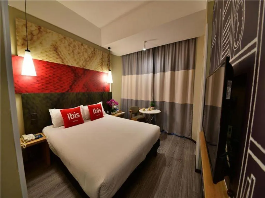 Bed in Ibis Xiamen Railway Station Hotel