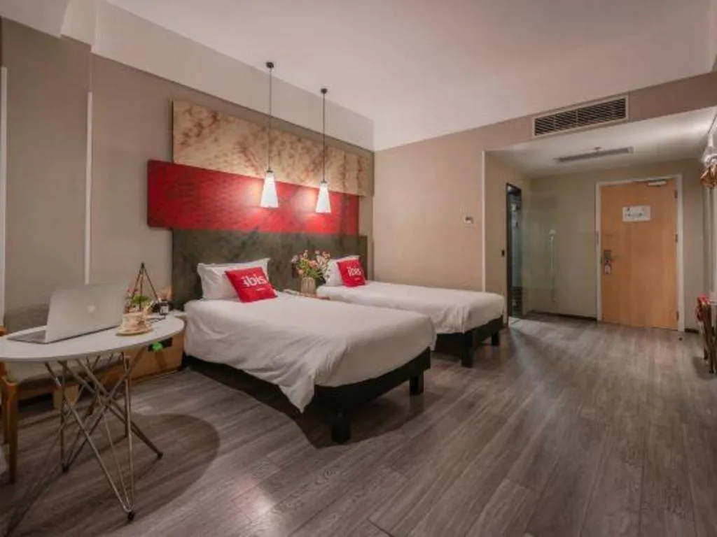 Bed in Ibis Xiamen Railway Station Hotel