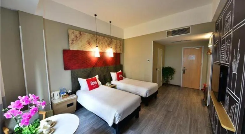 Bed in Ibis Xiamen Railway Station Hotel