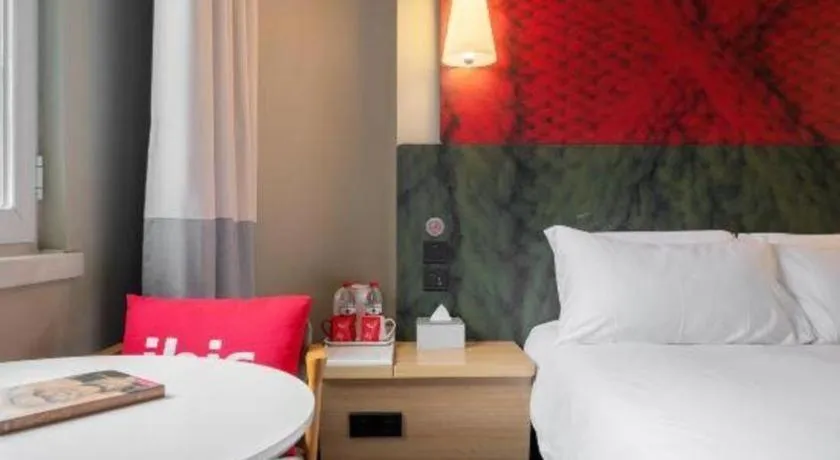 Bed in Ibis Xiamen Railway Station Hotel