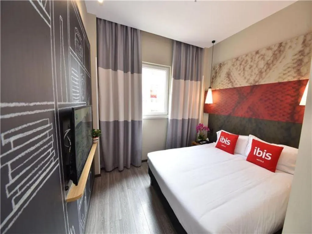 Bed in Ibis Xiamen Railway Station Hotel