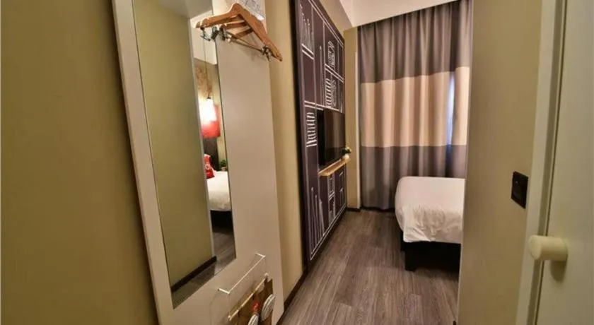 Bed in Ibis Xiamen Railway Station Hotel