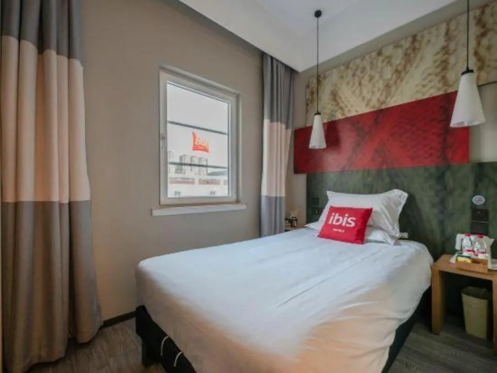 Bed in Ibis Xiamen Railway Station Hotel