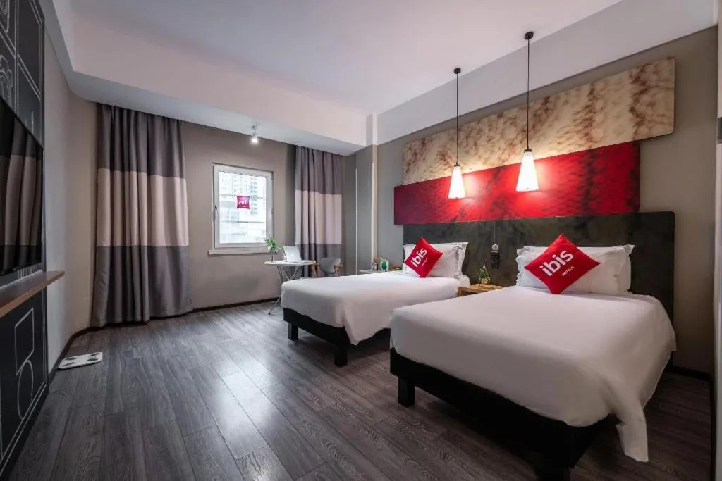 Bed in Ibis Xiamen Railway Station Hotel