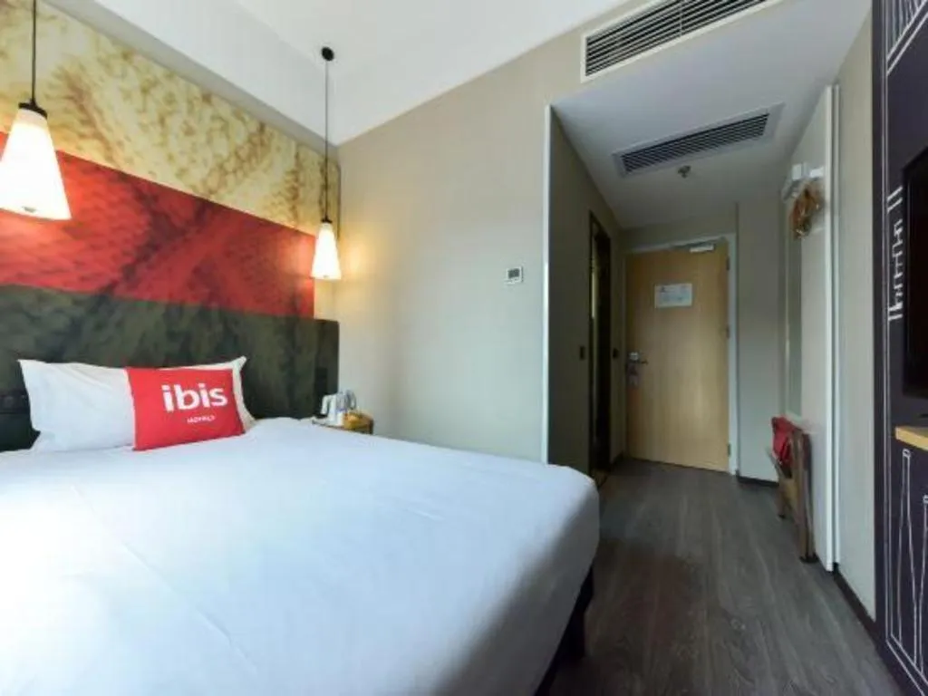 Bed in Ibis Xiamen Railway Station Hotel