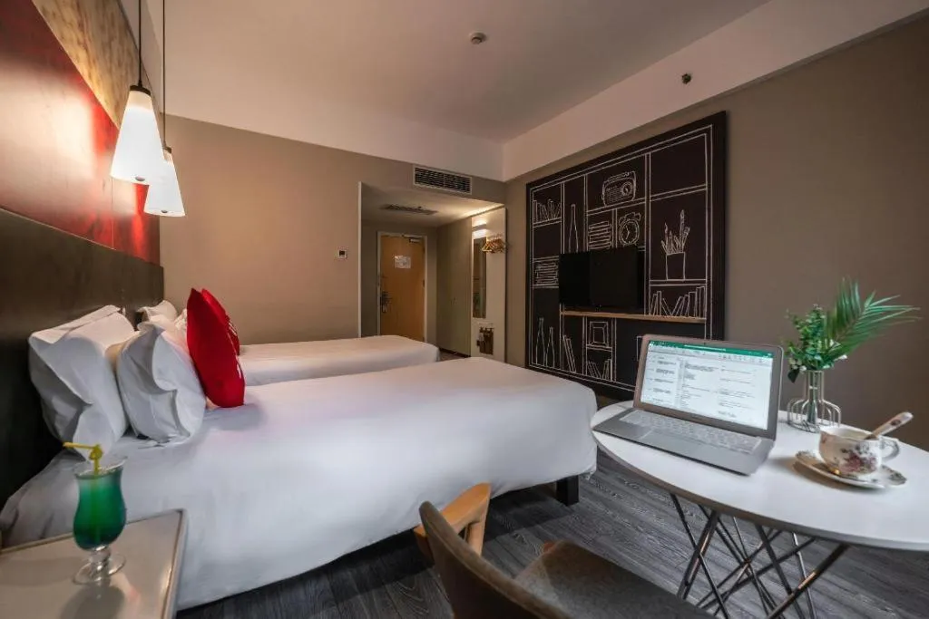 Bed in Ibis Xiamen Railway Station Hotel