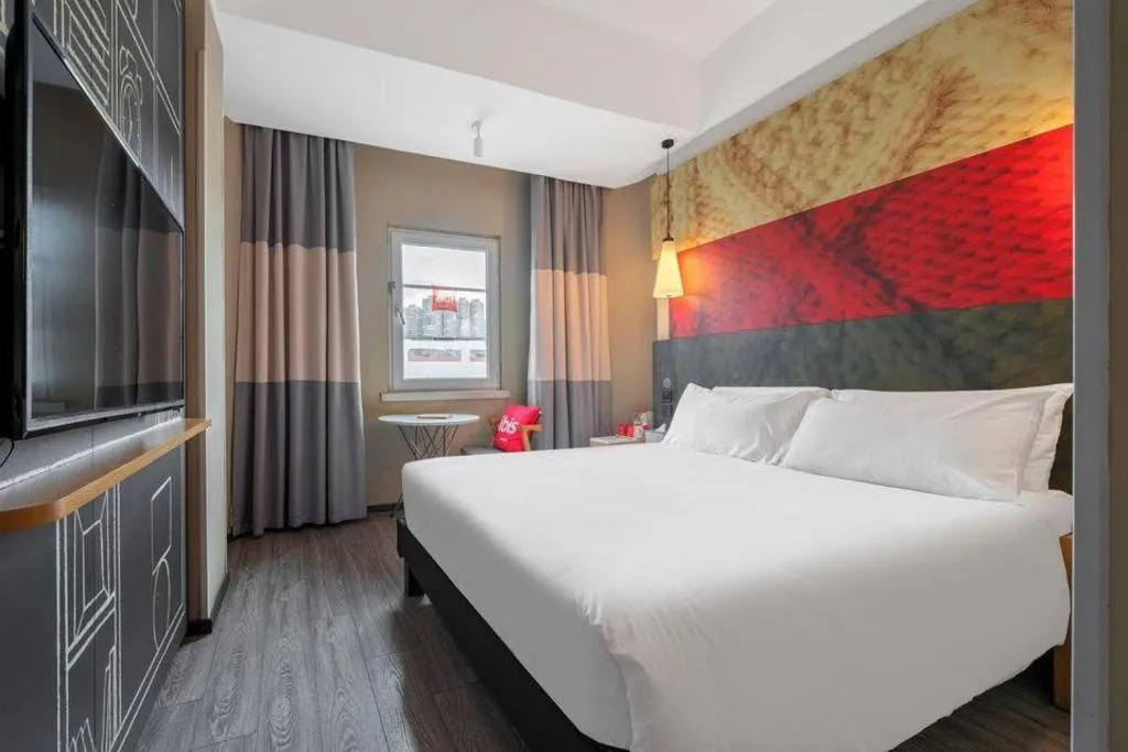 Bed in Ibis Xiamen Railway Station Hotel