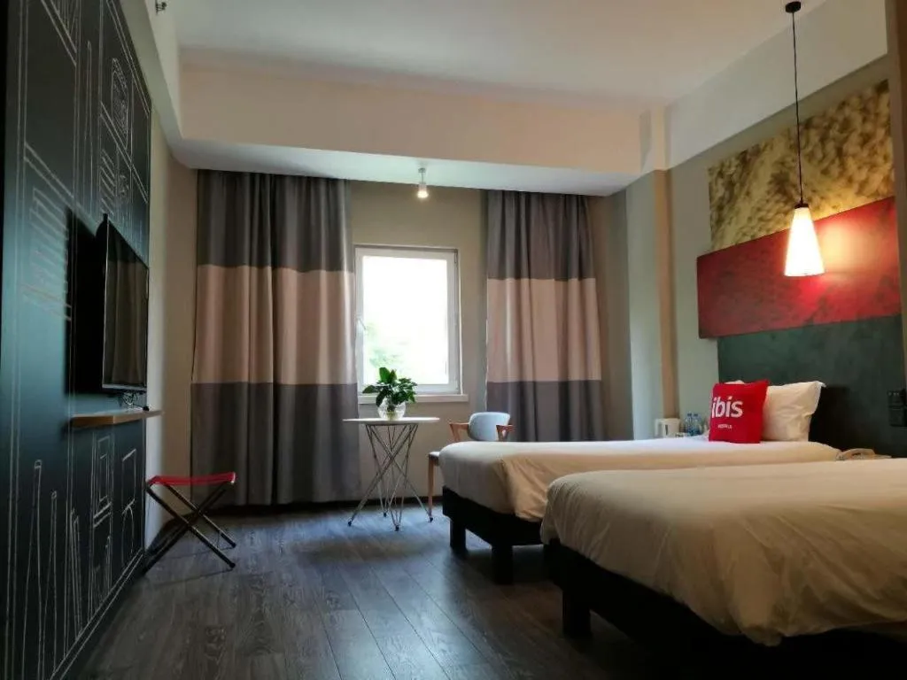 Bed in Ibis Xiamen Railway Station Hotel