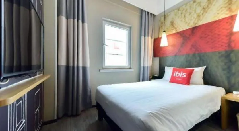 Bed in Ibis Xiamen Railway Station Hotel