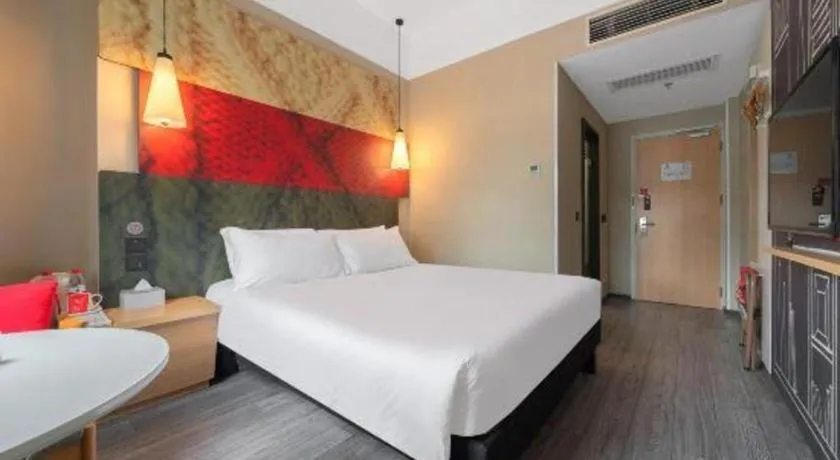 Bed in Ibis Xiamen Railway Station Hotel