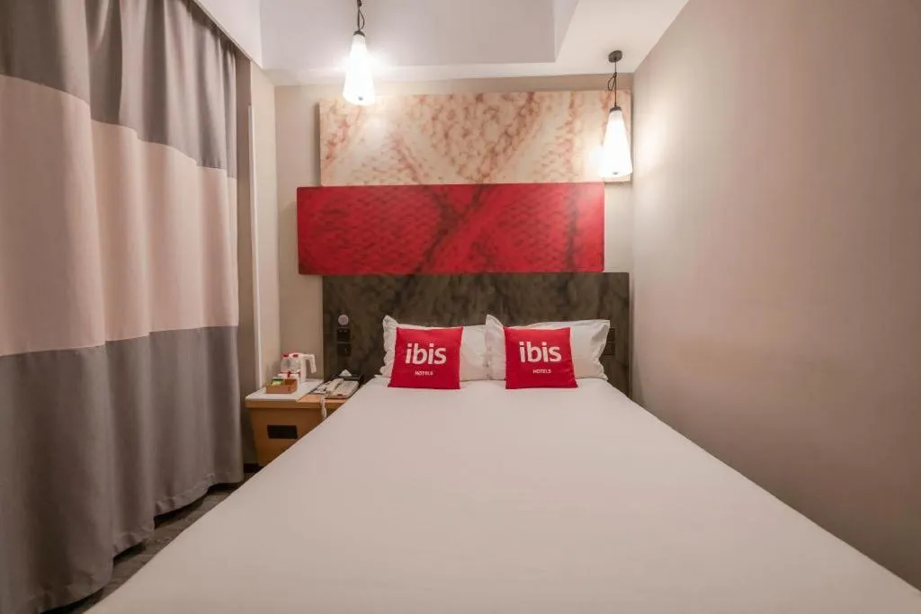 Bed in Ibis Xiamen Railway Station Hotel
