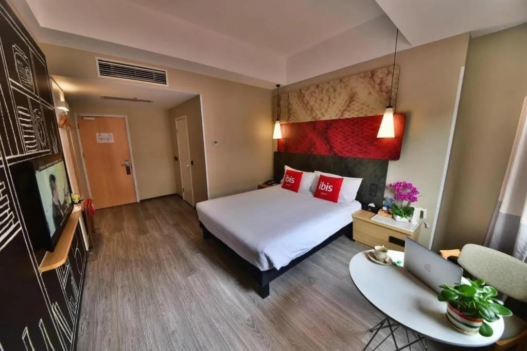 Bed in Ibis Xiamen Railway Station Hotel