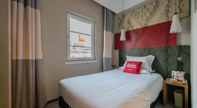 Bed in Ibis Xiamen Railway Station Hotel