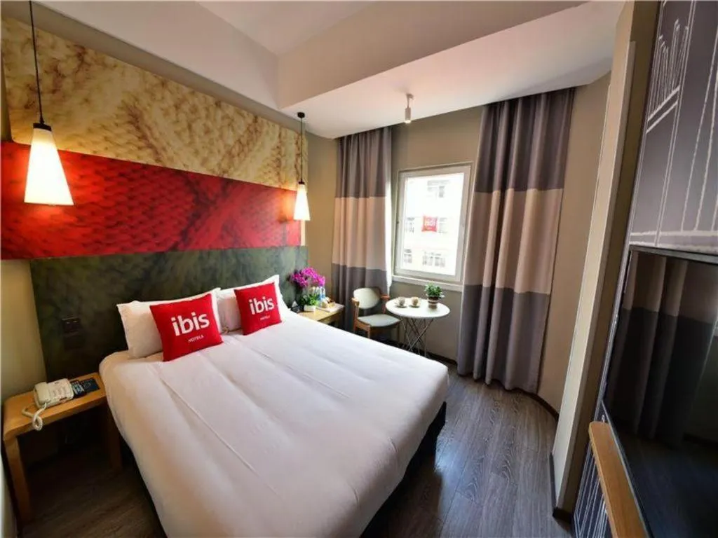 Bed in Ibis Xiamen Railway Station Hotel
